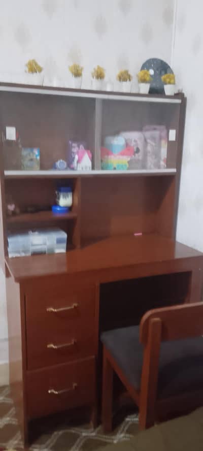 study table good condition