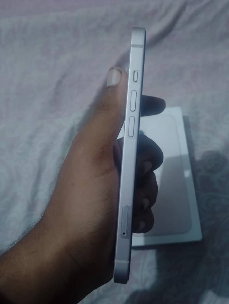 Apple iPhone 13 2