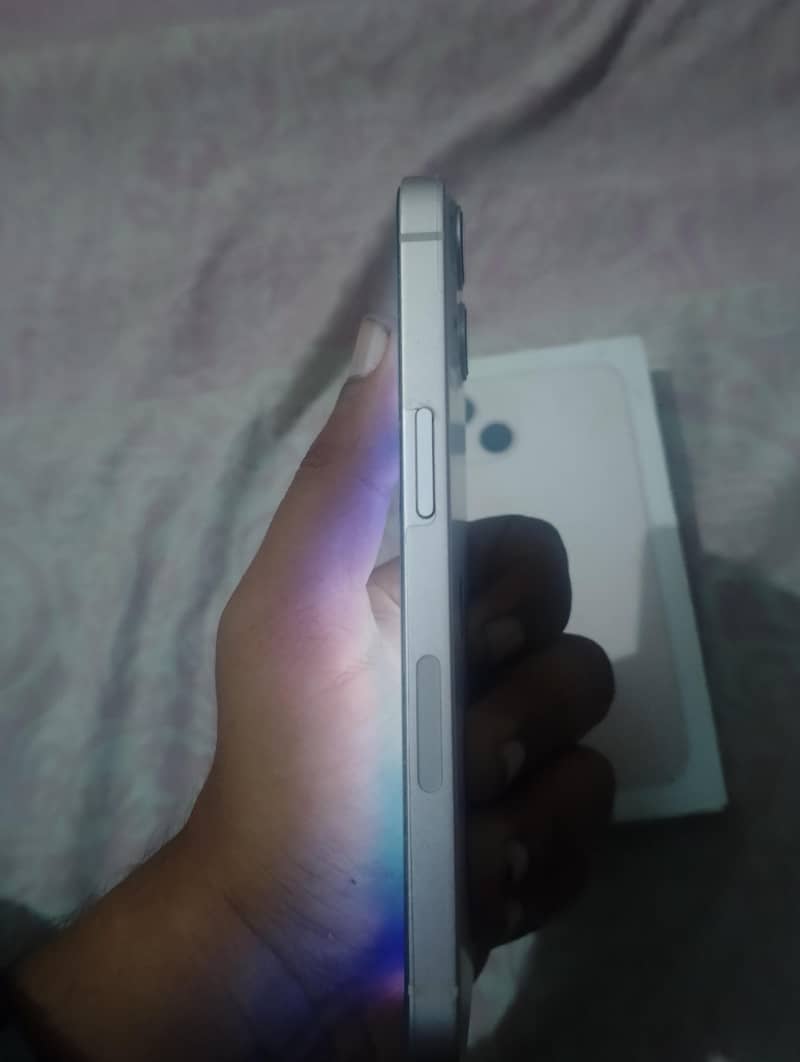 Apple iPhone 13 4
