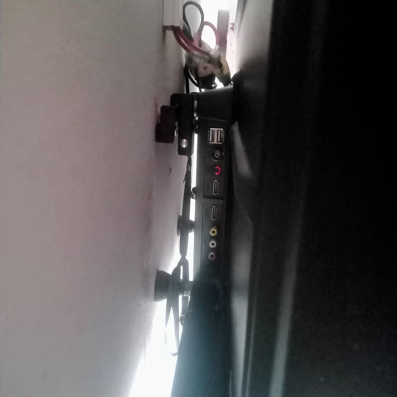 Dawlance 40" Smart LED E22 4