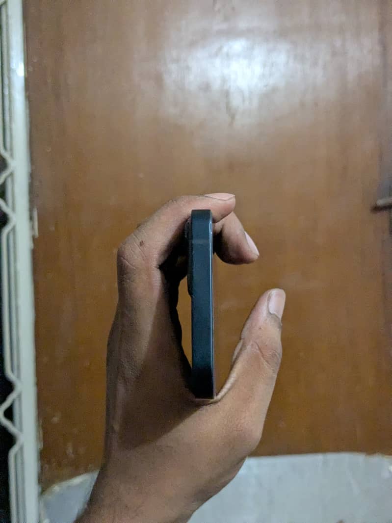 Apple iPhone 13 0
