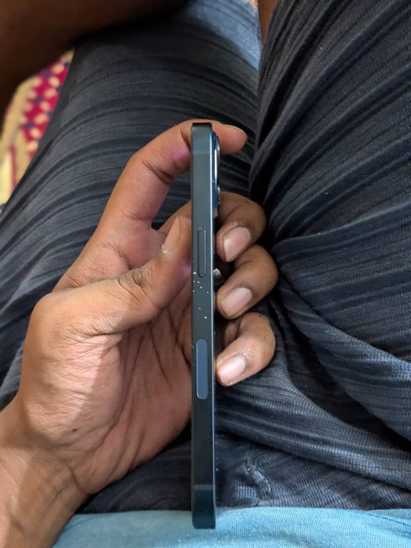 Apple iPhone 13 1