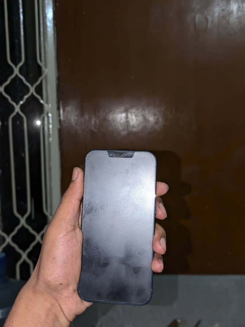 Apple iPhone 13 4
