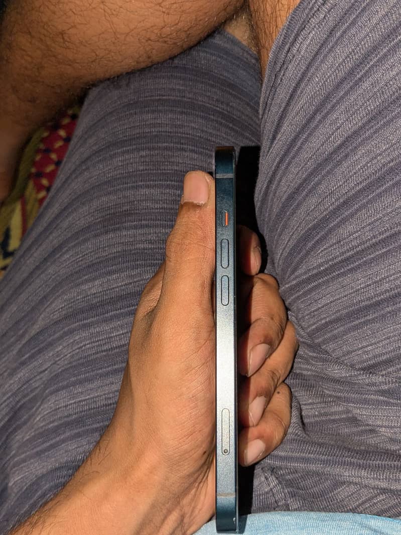 Apple iPhone 13 5