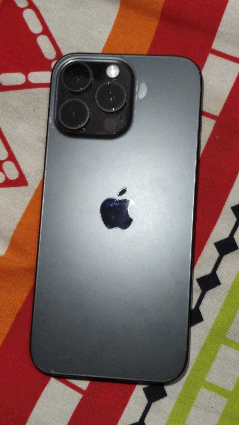 Apple iPhone 16 Pro Max jv 1