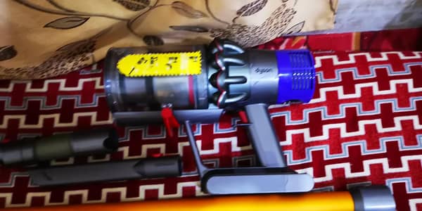 Orignal Dyson V10 absolute just like a brand new ,with all accessories