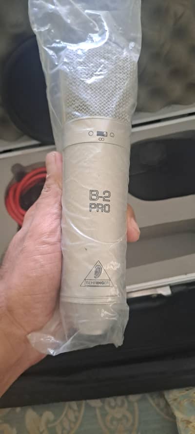 Condenser Studio Mic Behringer B2