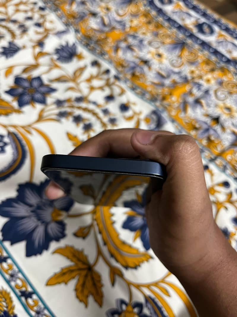 Apple iPhone 13 2