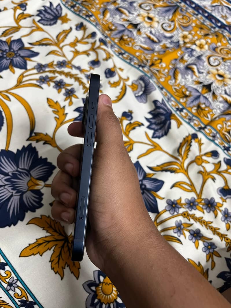 Apple iPhone 13 3