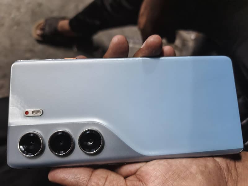 Tecno CAMON 40 Pro 4