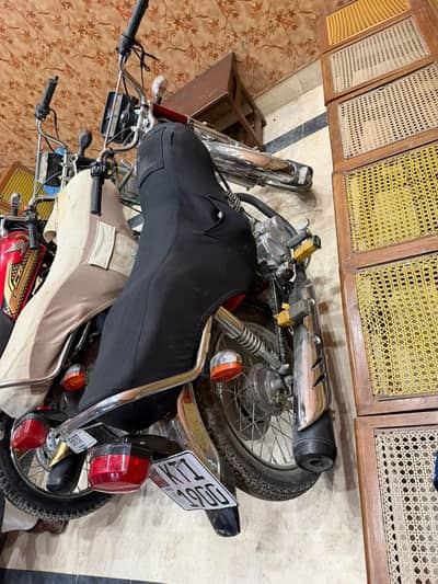 new condition original 1400 km drive