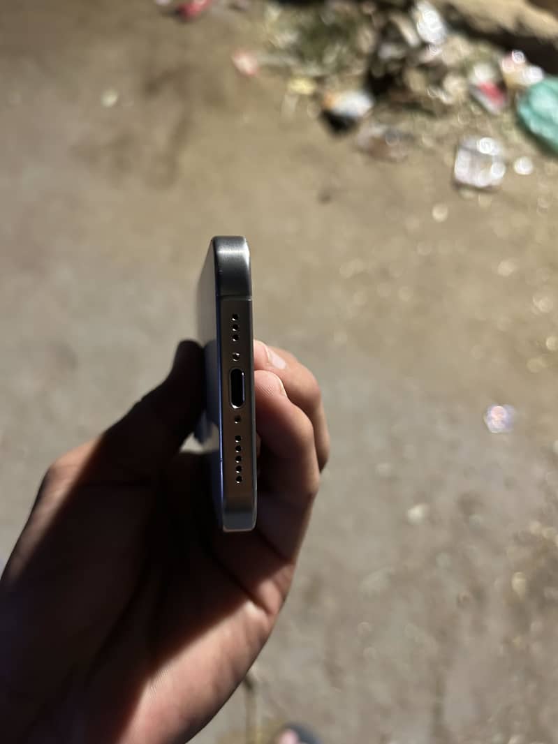 Apple iPhone 15 Pro 4