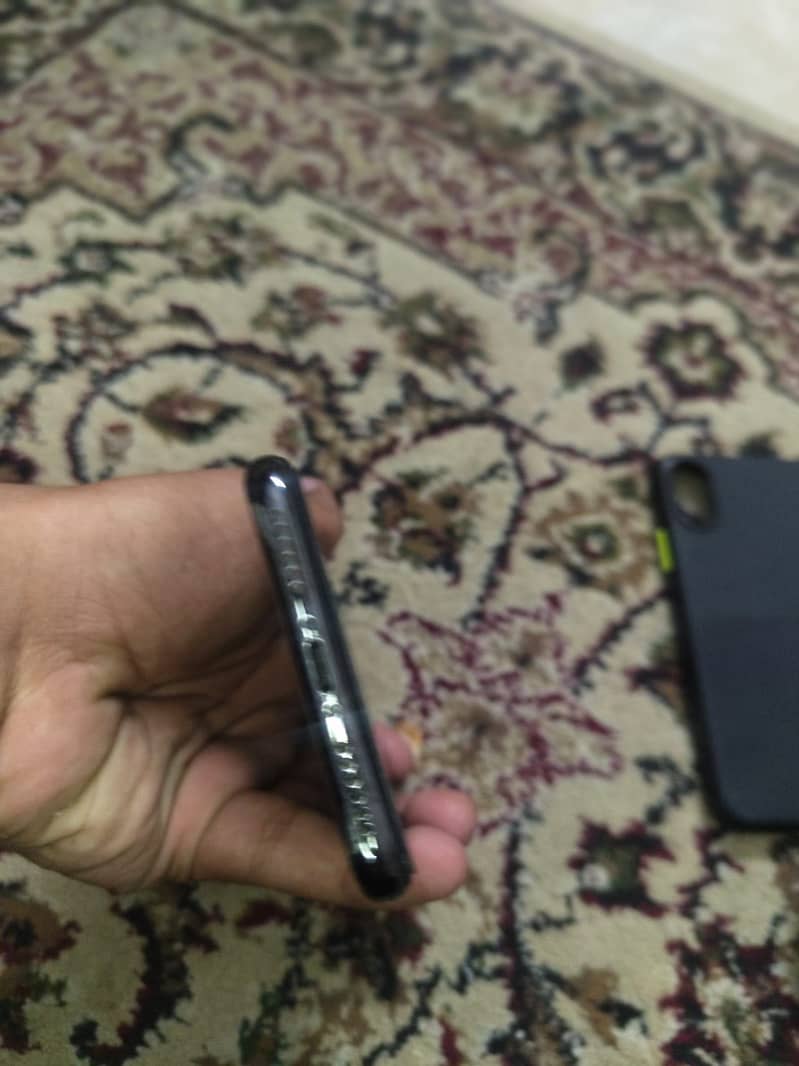 Apple iPhone X 13