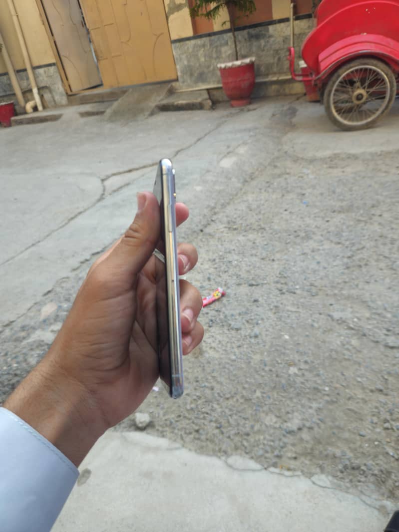 Apple iPhone X 5