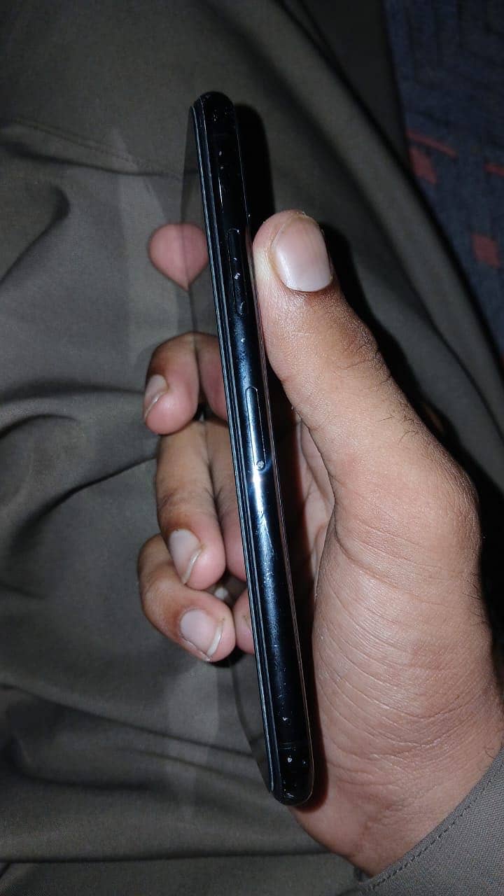 Apple iPhone X 4