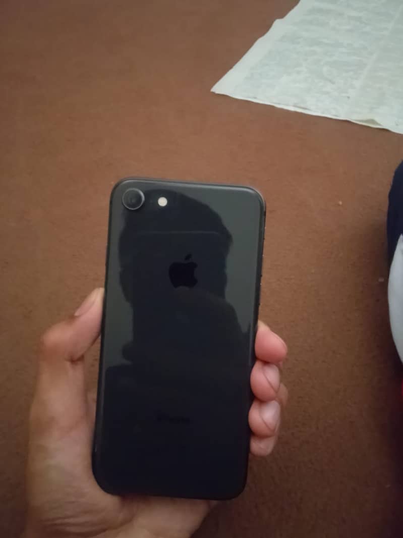 Apple iPhone 8 3