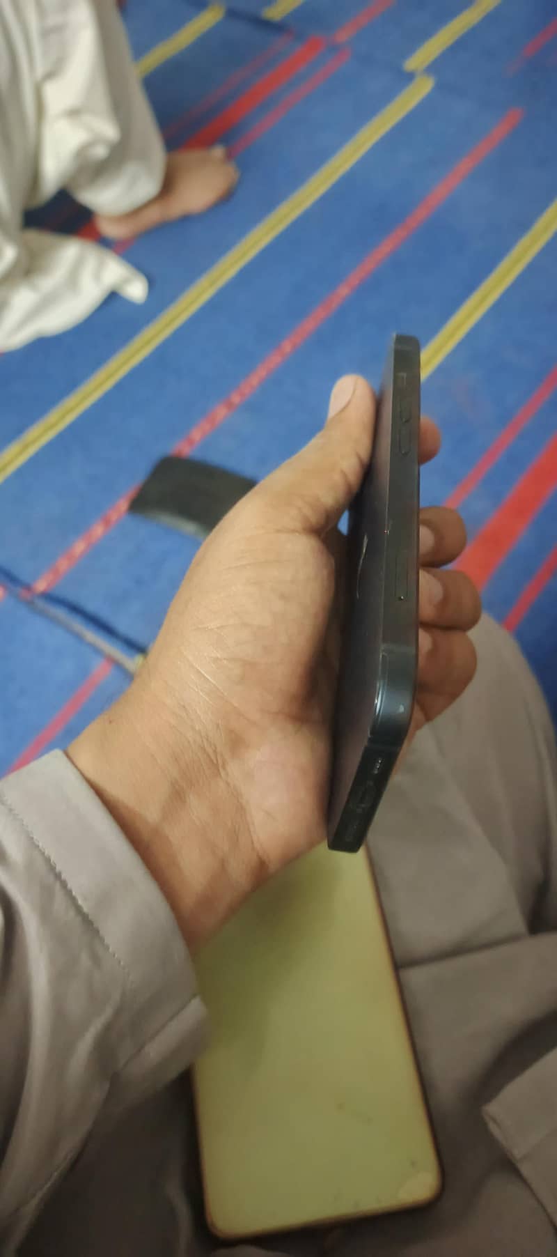 Apple iPhone 13 2