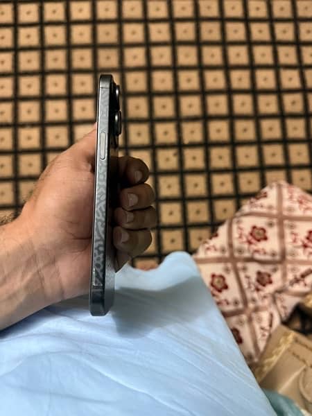 iPhone 15 pro max 8
