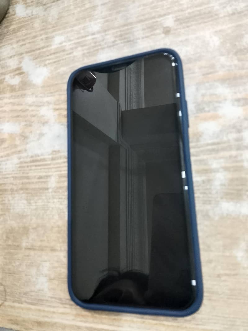 Apple iPhone 11 3