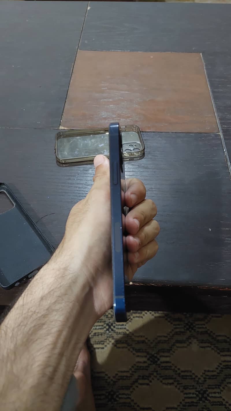 Apple iPhone 12 3