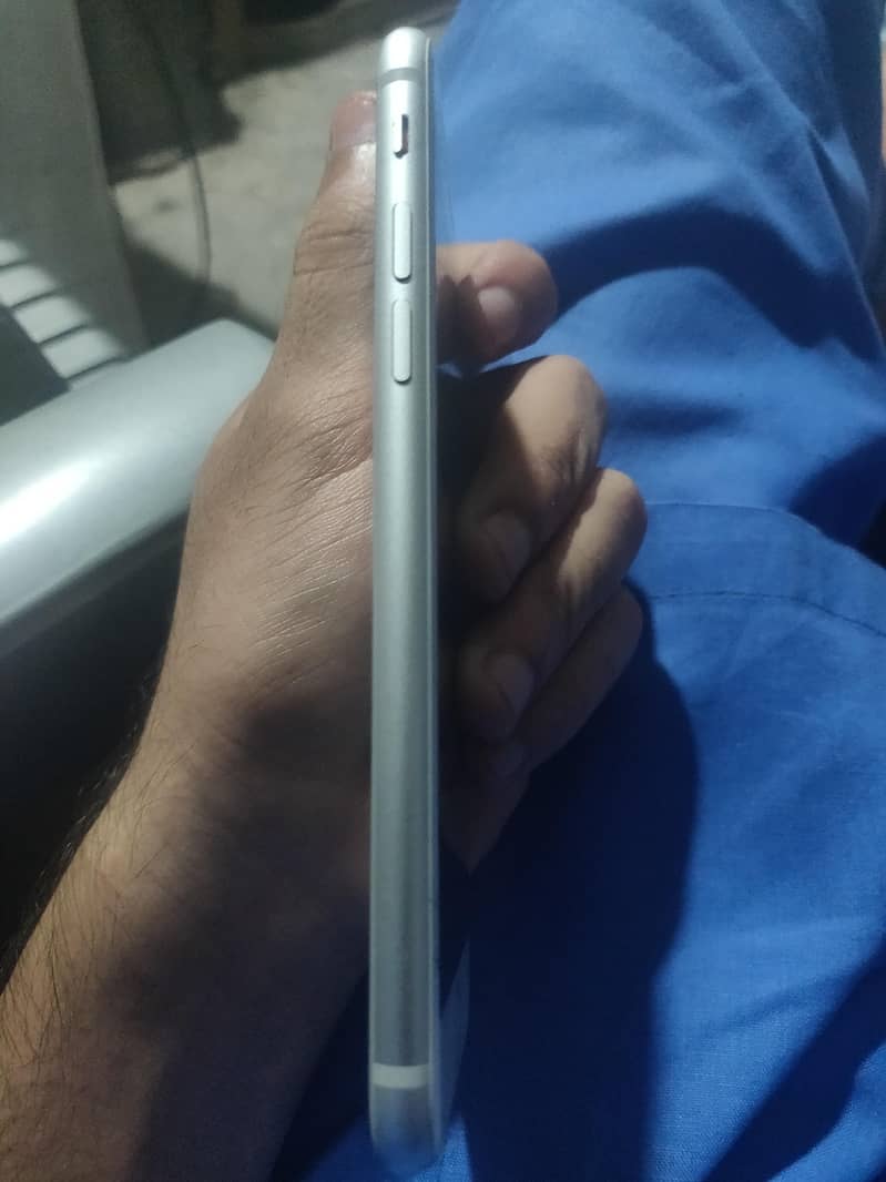 Apple iPhone 8 3