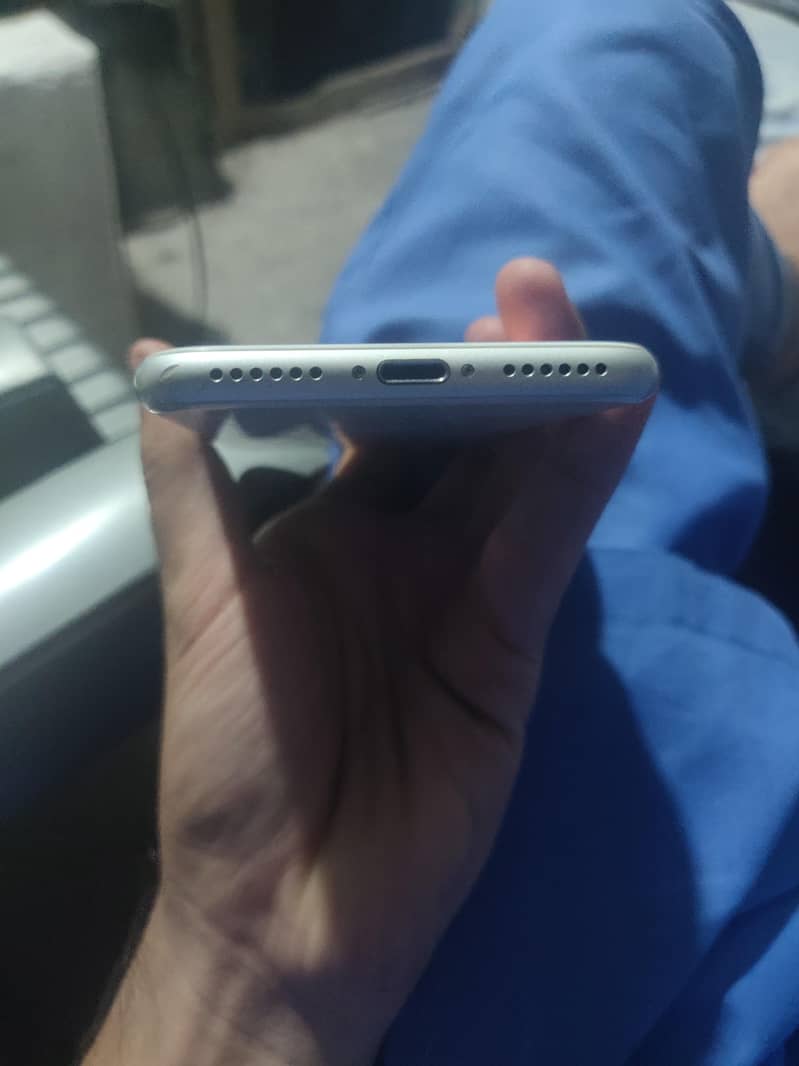 Apple iPhone 8 5