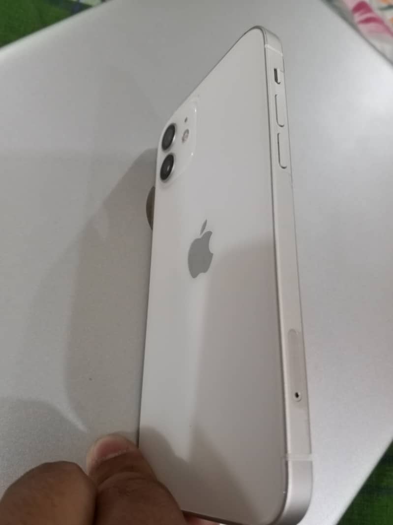 Apple iPhone 12 3