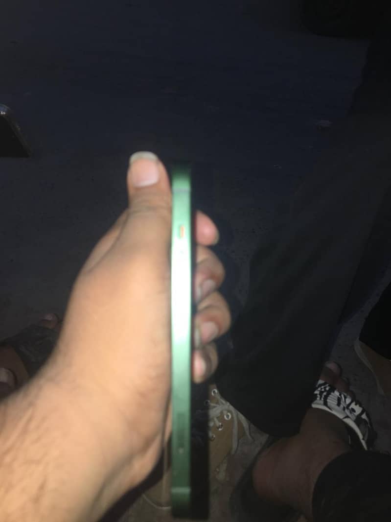 Apple iPhone 13 0