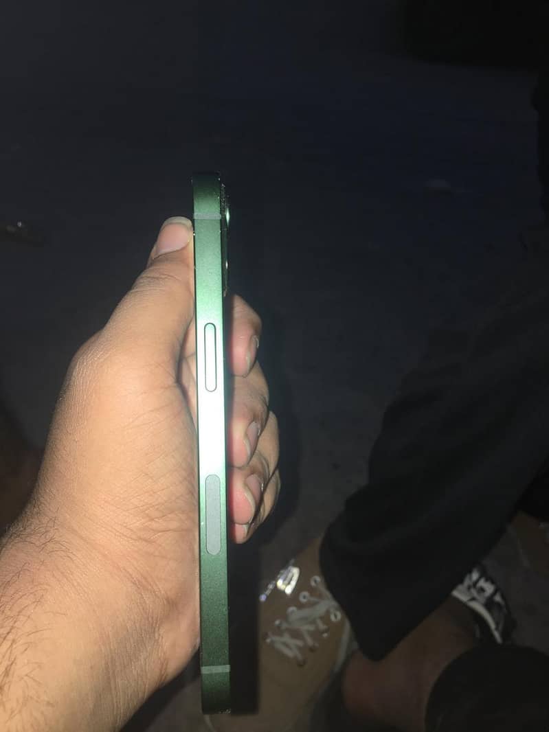 Apple iPhone 13 4