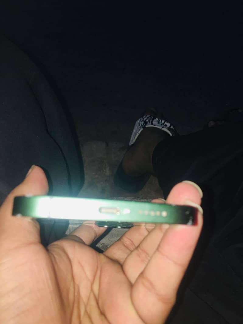 Apple iPhone 13 7