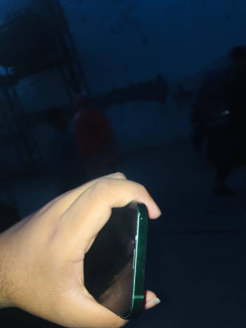 Apple iPhone 13 9