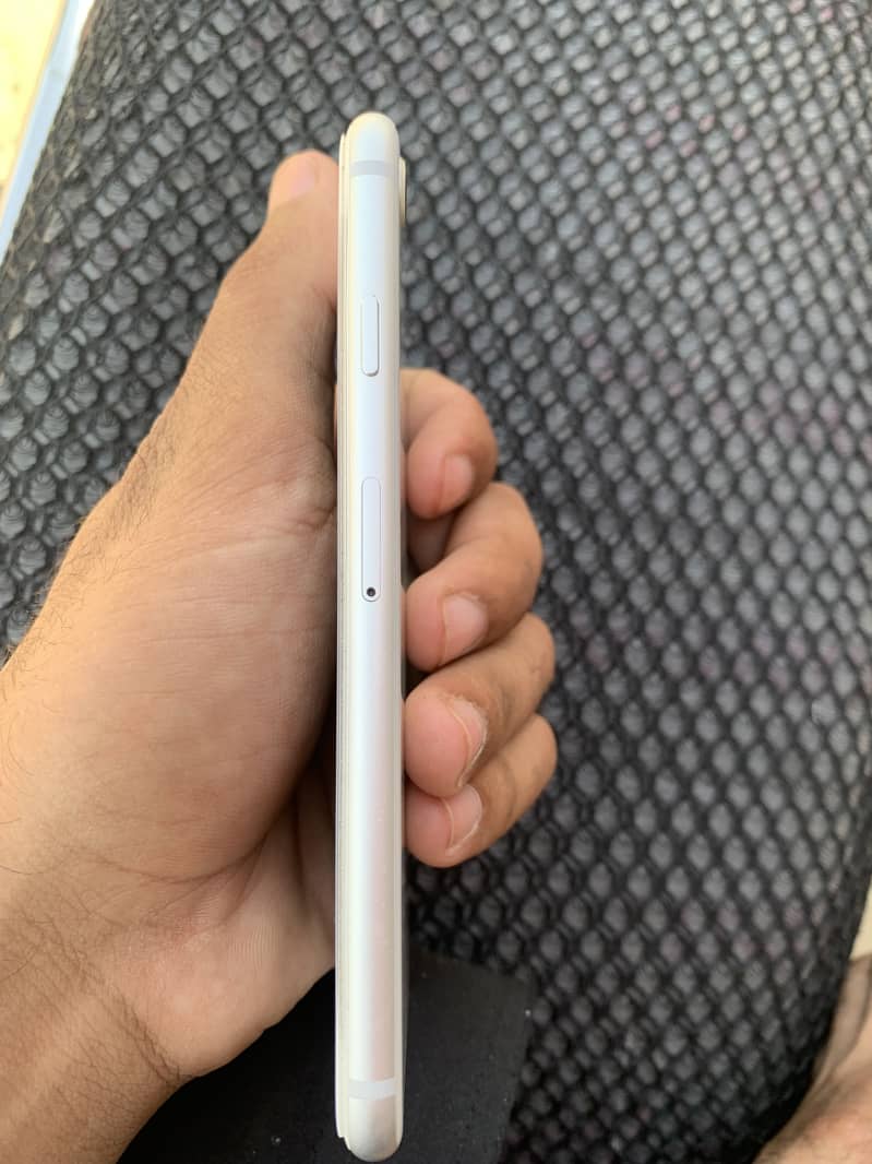 Apple iPhone 8 1