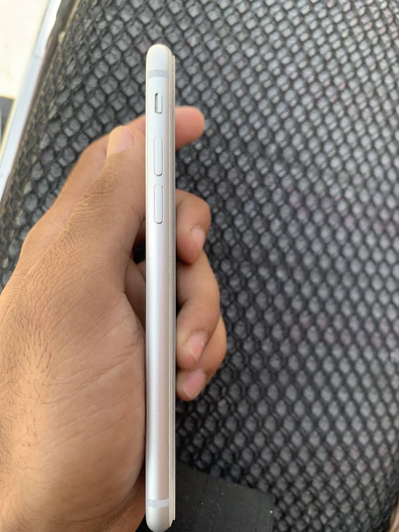 Apple iPhone 8 3