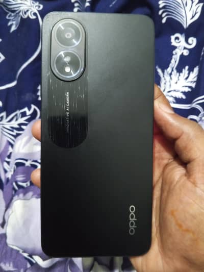 OPPO A18.