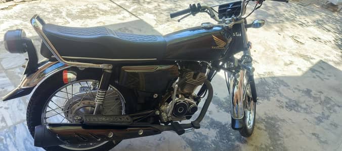 Honda CG125 SE Bilkul saaf Bike hai  03285101214