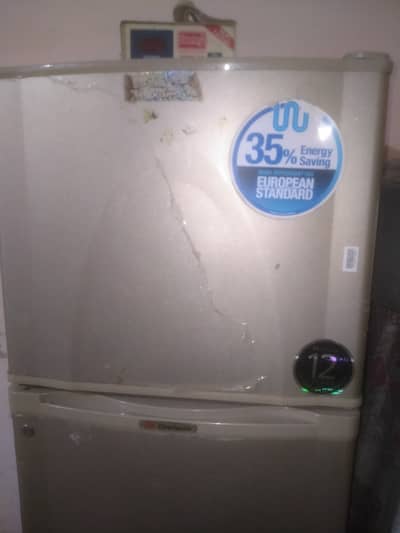 Dawlance frig good condition read 