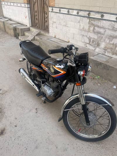 Honda 125cc. condition jeniune. o. 3. o. 2.7. 2. o. 1.8. 1o