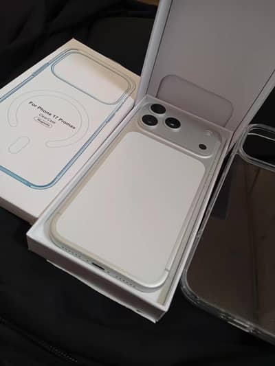 Brand New 17 pro max pta 10/10
