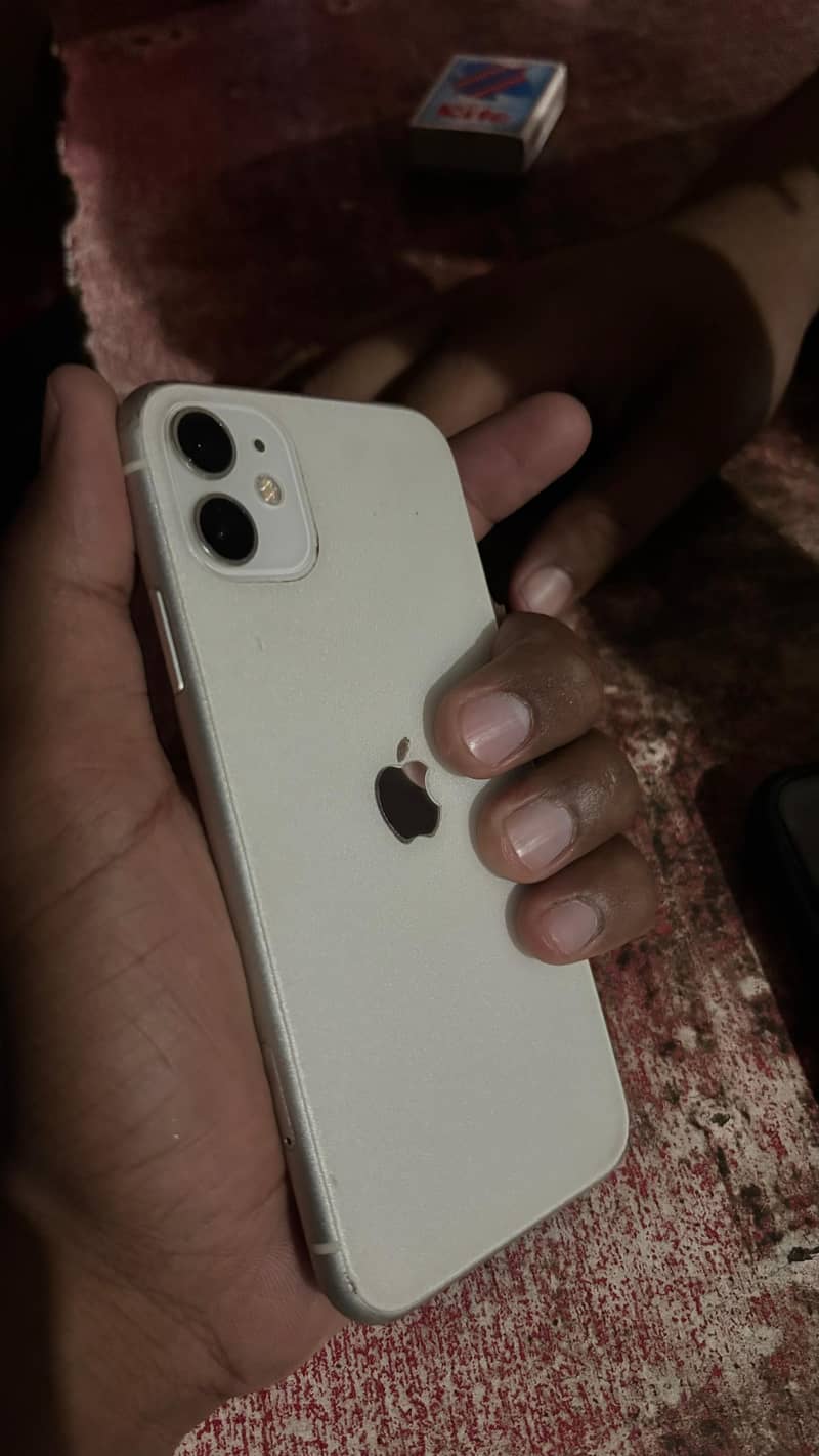 Apple iPhone 11 4