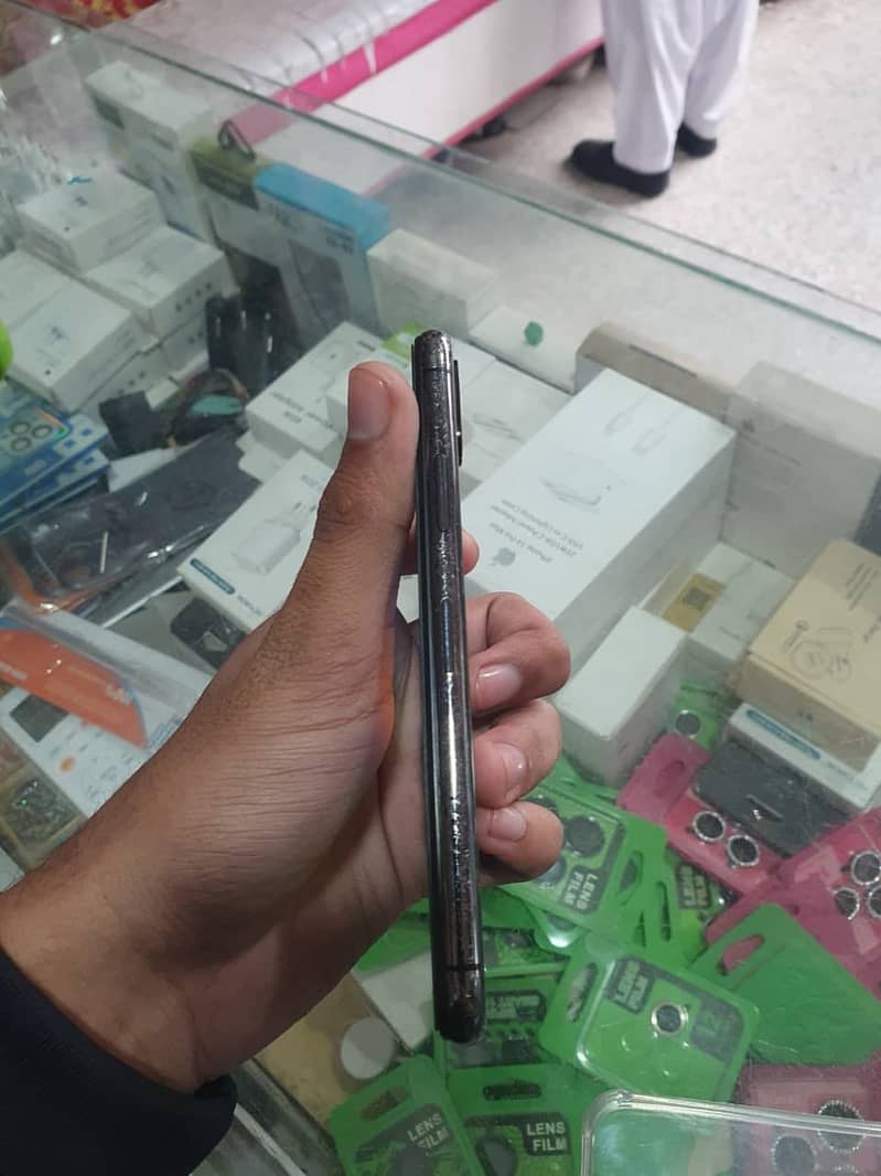 Apple iPhone X 5
