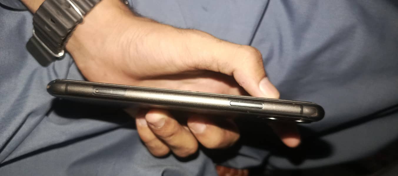 IPHONE 11 10/10 3