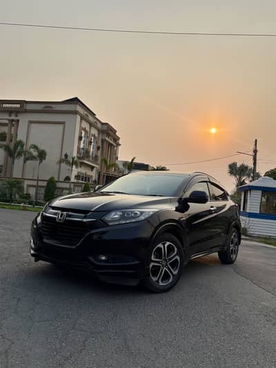 Honda Vezel Z Sensing 2014 Imported 2018 | Excellent Condition | Lhr