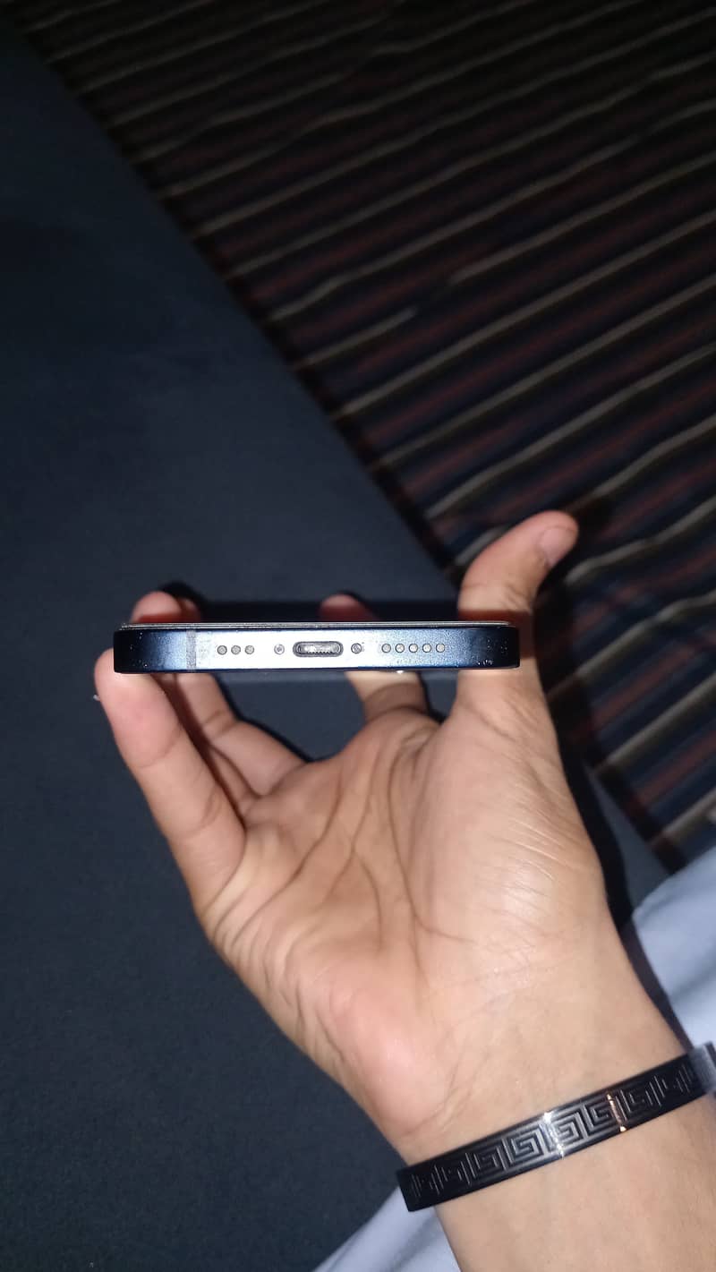 Apple iPhone 12 7