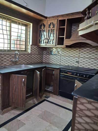 10 marla 2nd floor for rent