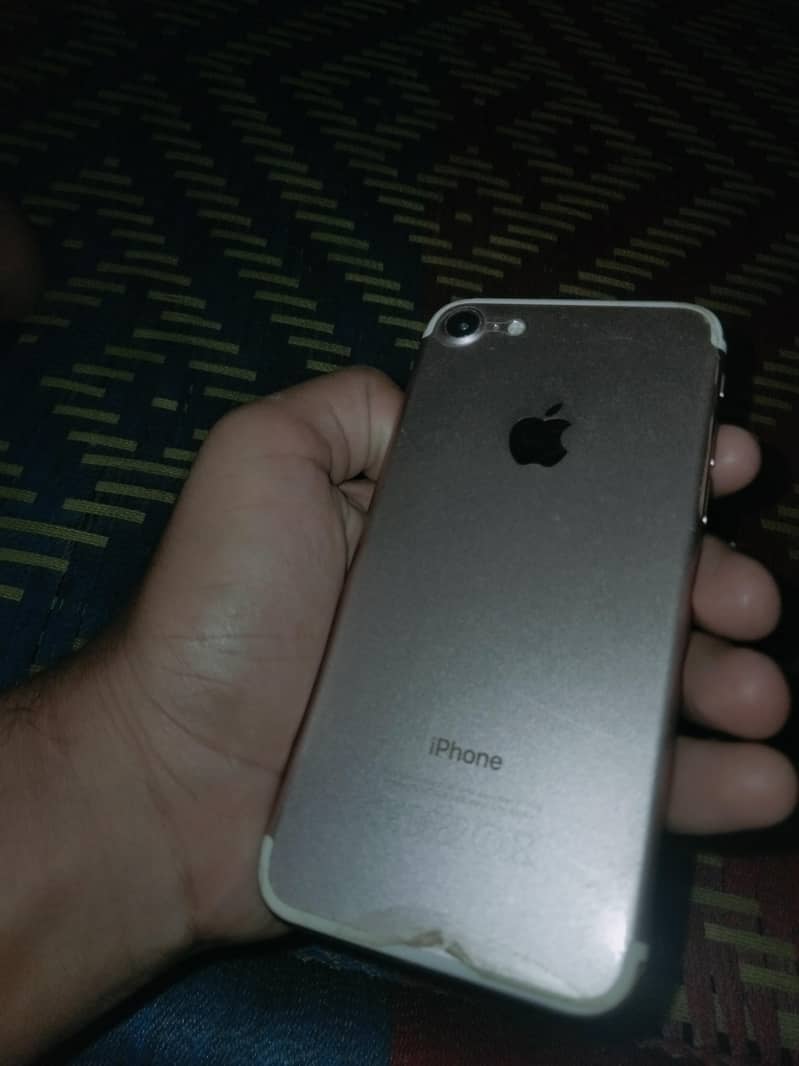 Apple iPhone 7 0