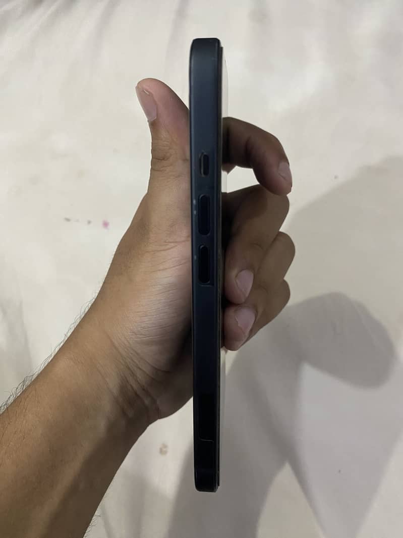 iPhone 15 3