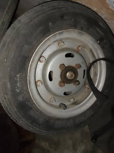 Riksha tyre