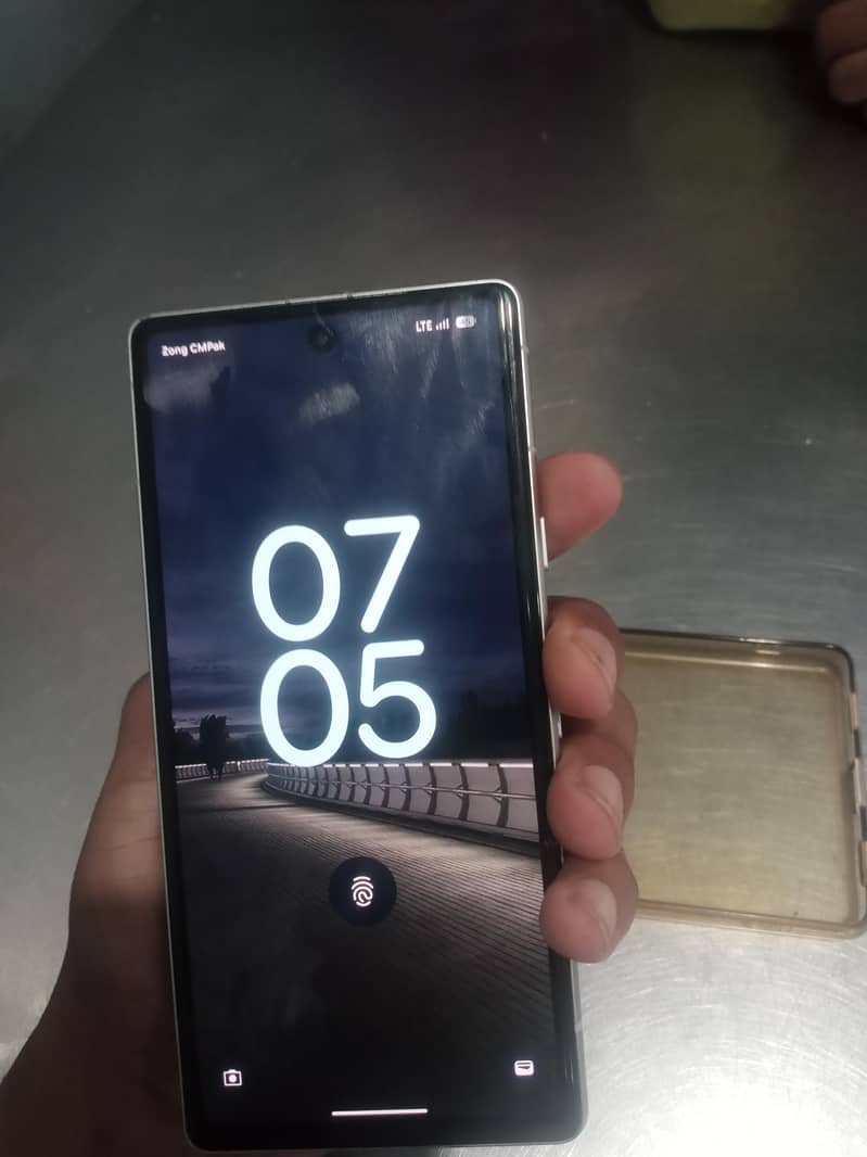 Google Pixel 7a 5