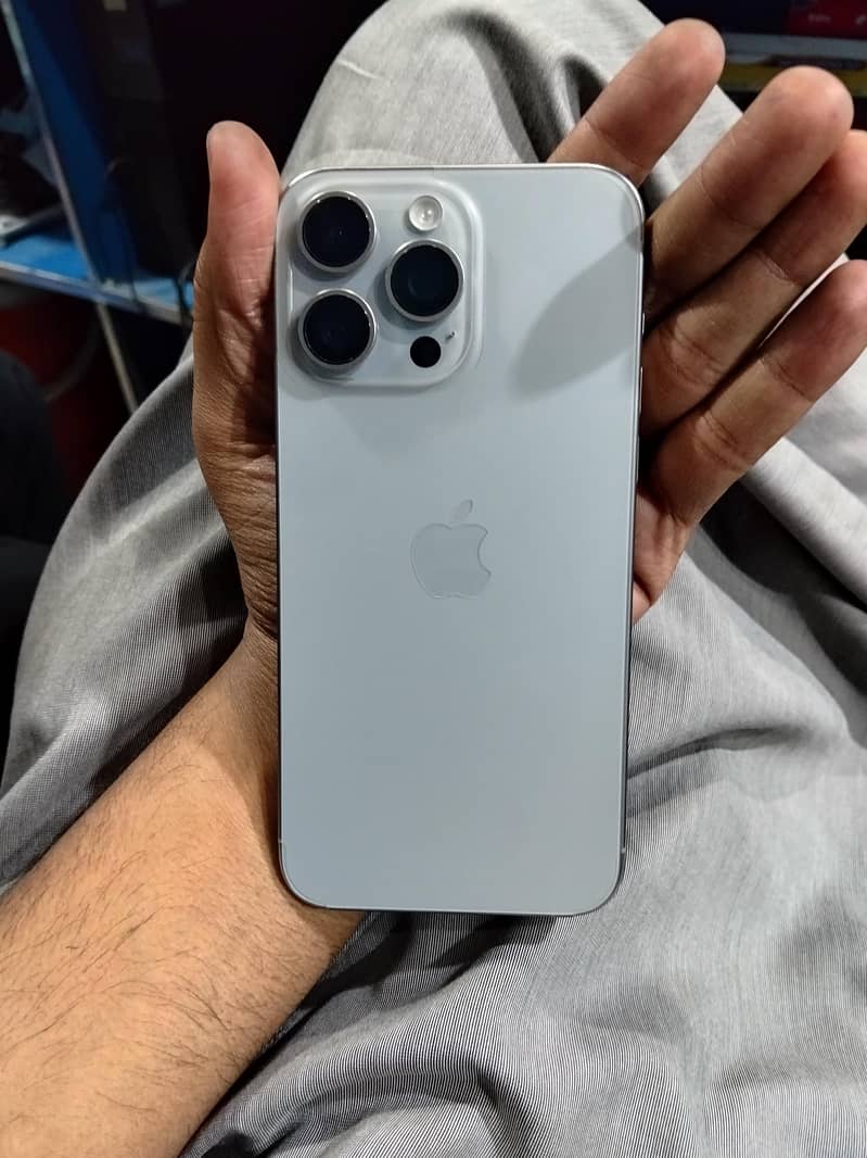 iPhone 15 Pro Max 0