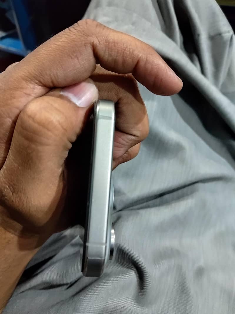 iPhone 15 Pro Max 2